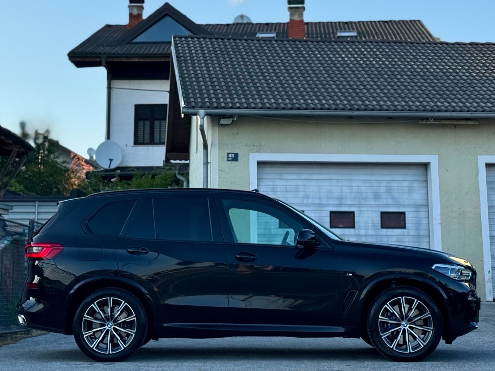 BMW X5 M40i *AUTOMATIK*X-DRIVE*PANORAMA*LASER*SWAROVSKI*AMBIENT*70TKM, fotografija 7