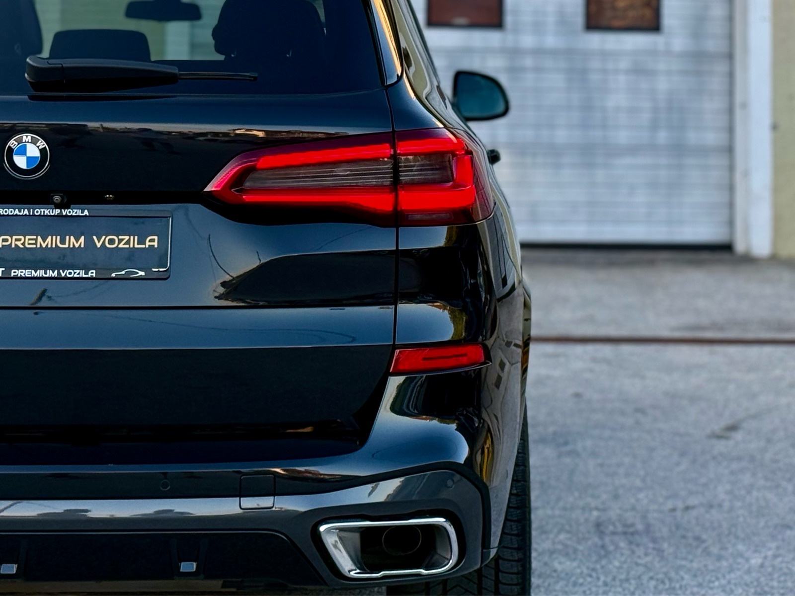 BMW X5 M40i *AUTOMATIK*X-DRIVE*PANORAMA*LASER*SWAROVSKI*AMBIENT*70TKM, fotografija 10