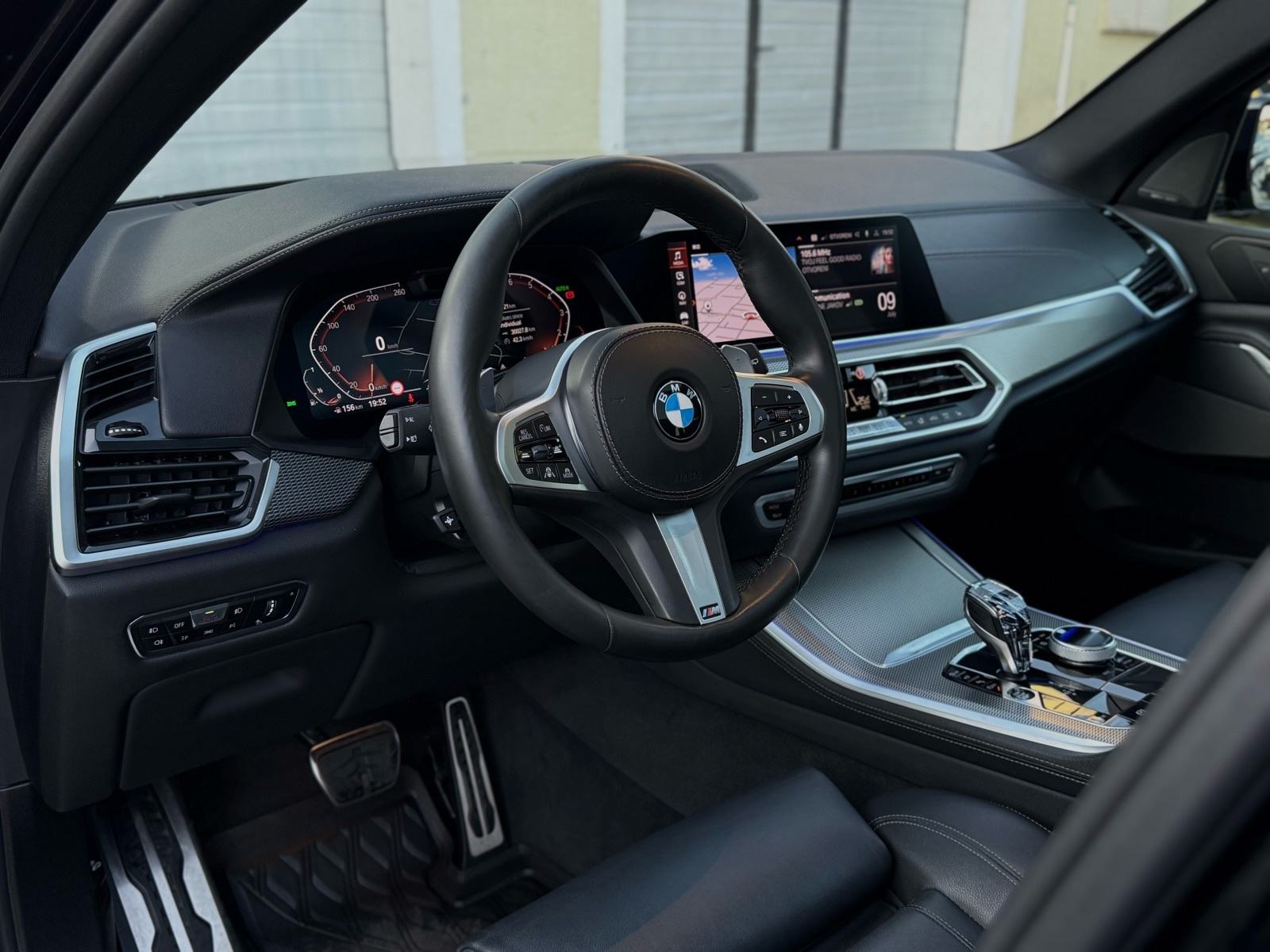 BMW X5 M40i *AUTOMATIK*X-DRIVE*PANORAMA*LASER*SWAROVSKI*AMBIENT*70TKM, fotografija 12