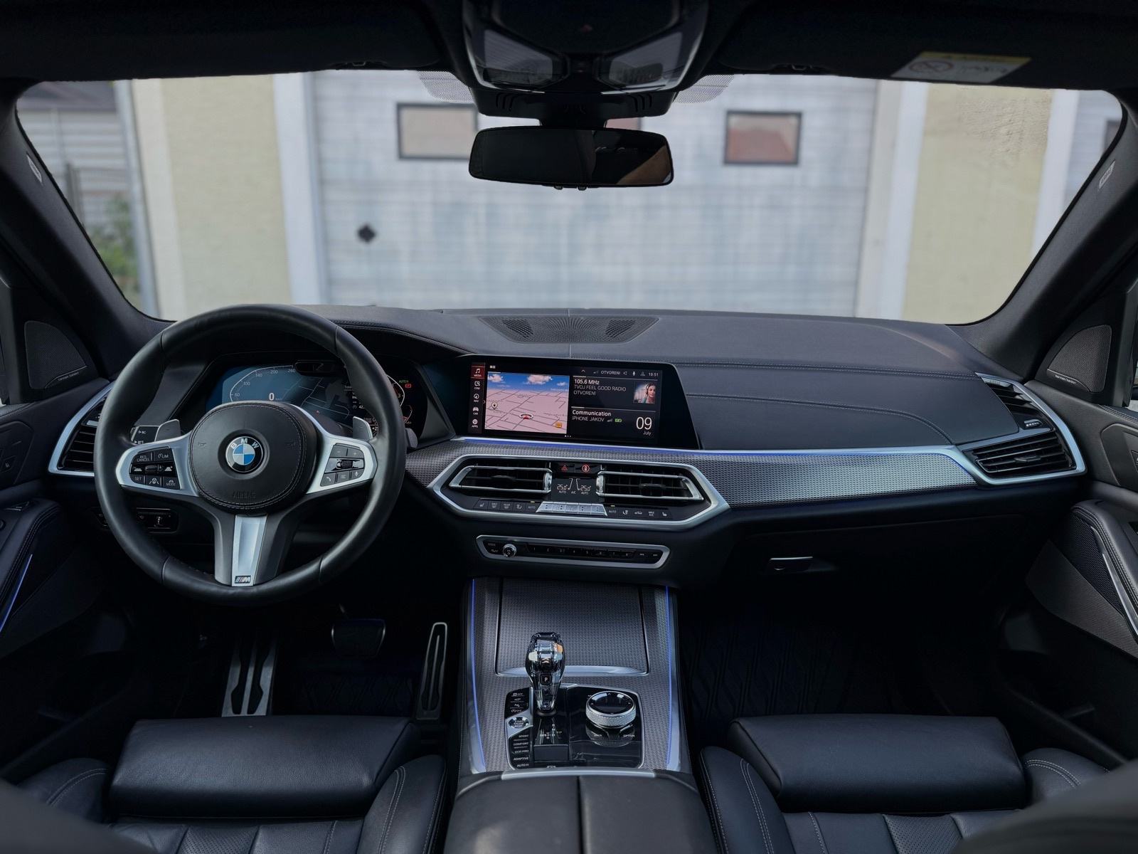 BMW X5 M40i *AUTOMATIK*X-DRIVE*PANORAMA*LASER*SWAROVSKI*AMBIENT*70TKM, fotografija 13