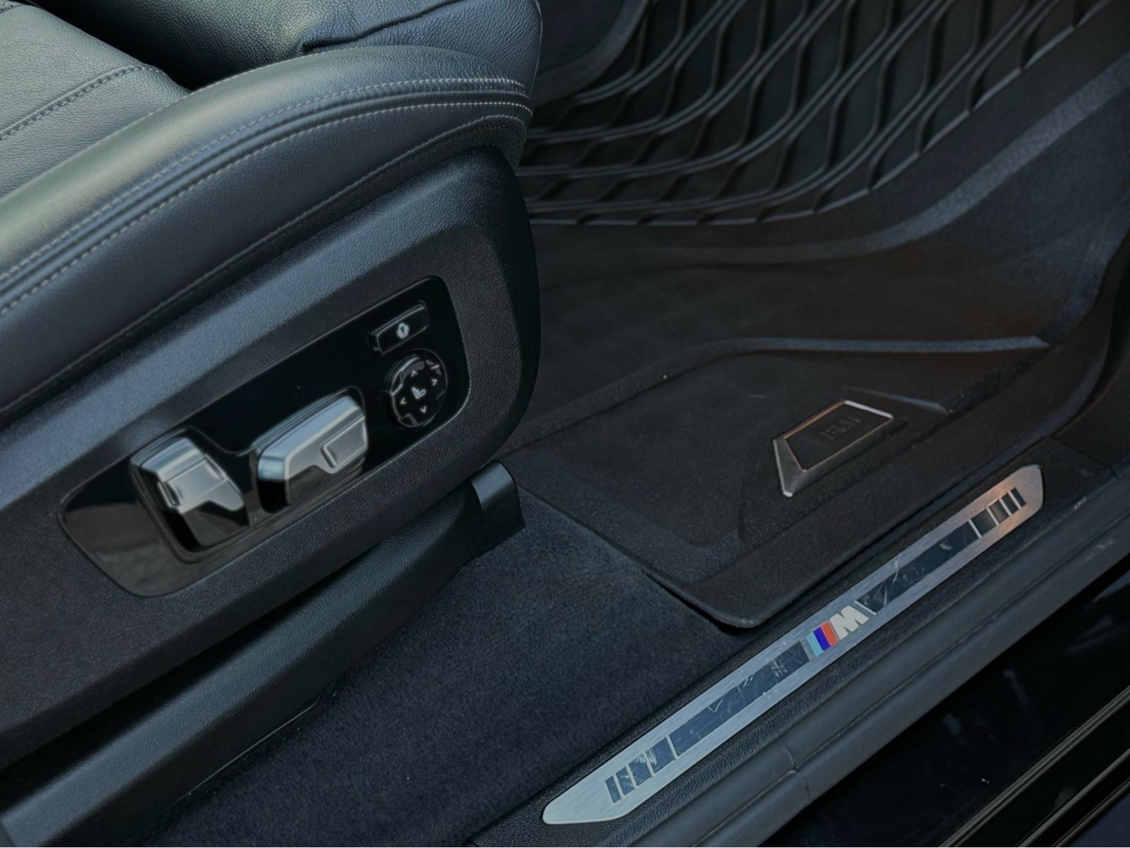 BMW X5 M40i *AUTOMATIK*X-DRIVE*PANORAMA*LASER*SWAROVSKI*AMBIENT*70TKM, fotografija 19