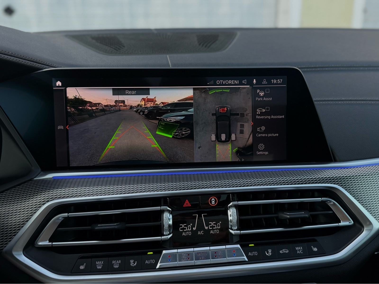 BMW X5 M40i *AUTOMATIK*X-DRIVE*PANORAMA*LASER*SWAROVSKI*AMBIENT*70TKM, fotografija 20
