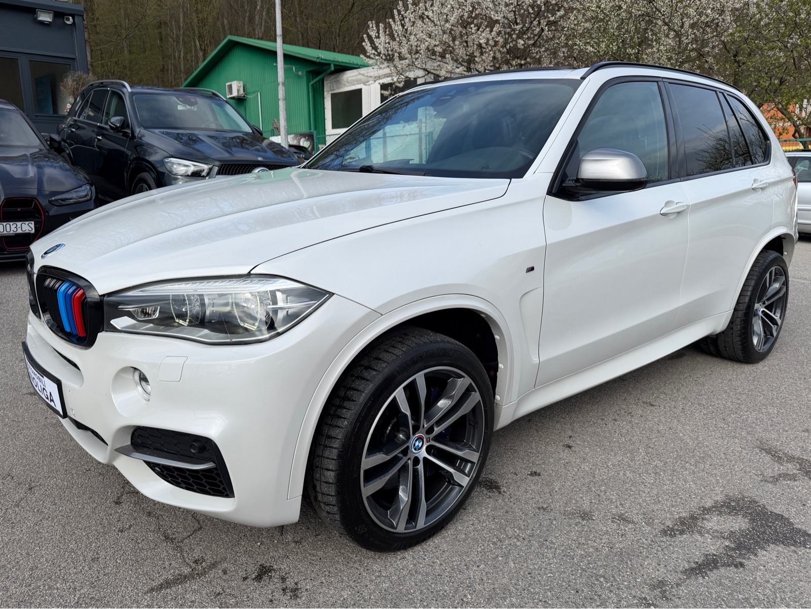 BMW X5 M50d PANO,B&W,RADAR,PROVJETRAVANJE SJEDALA,KAMERA,AMBIENT!, pogled izvana - slika 1