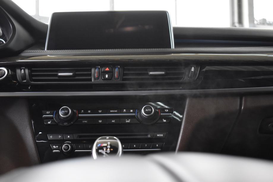 BMW X5 M50d, fotografija 7