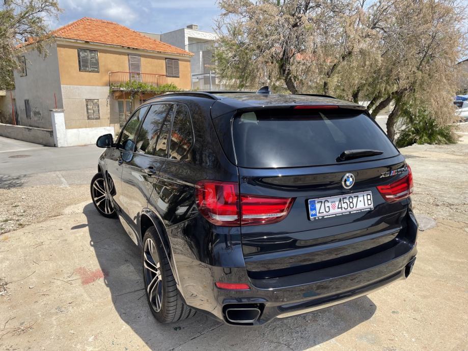 BMW X5 M50d, fotografija 15