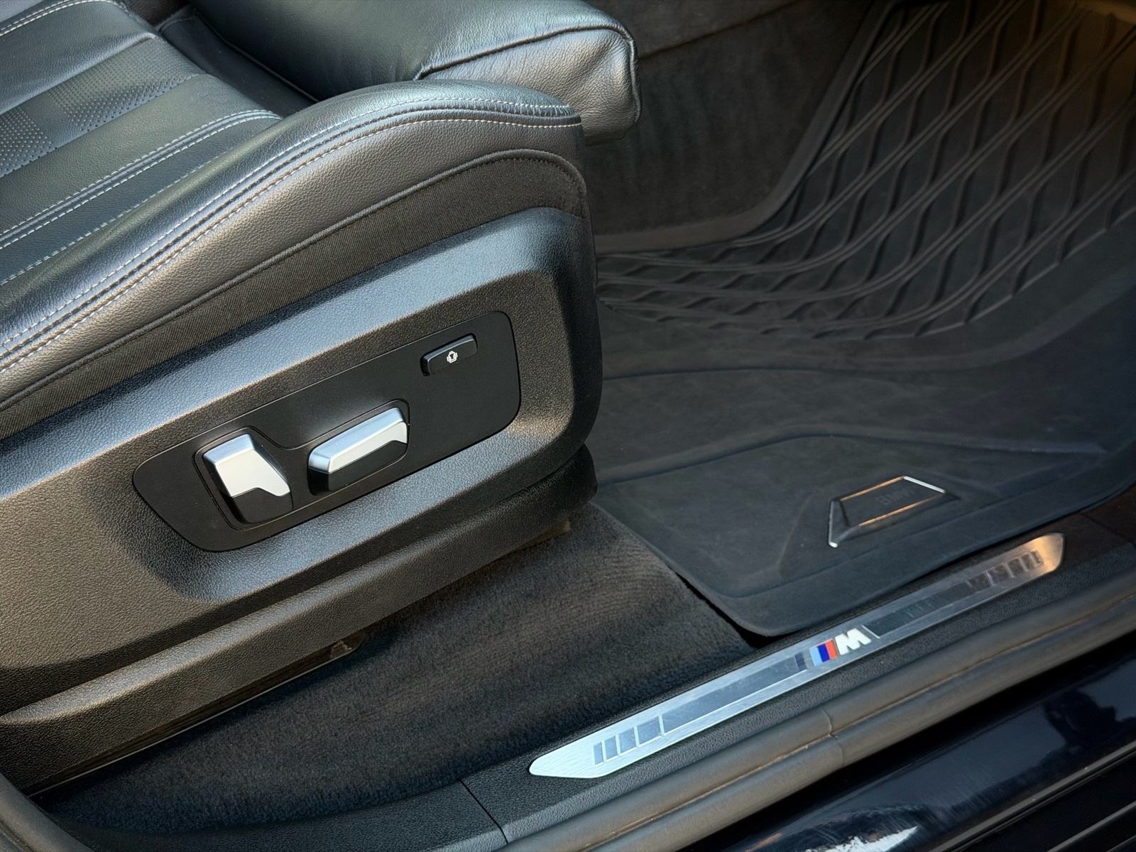 BMW X5 xDrive 30d ZRAČNI OVJES, PANORAMA, SWAROVSKI, 360°, fotografija 20
