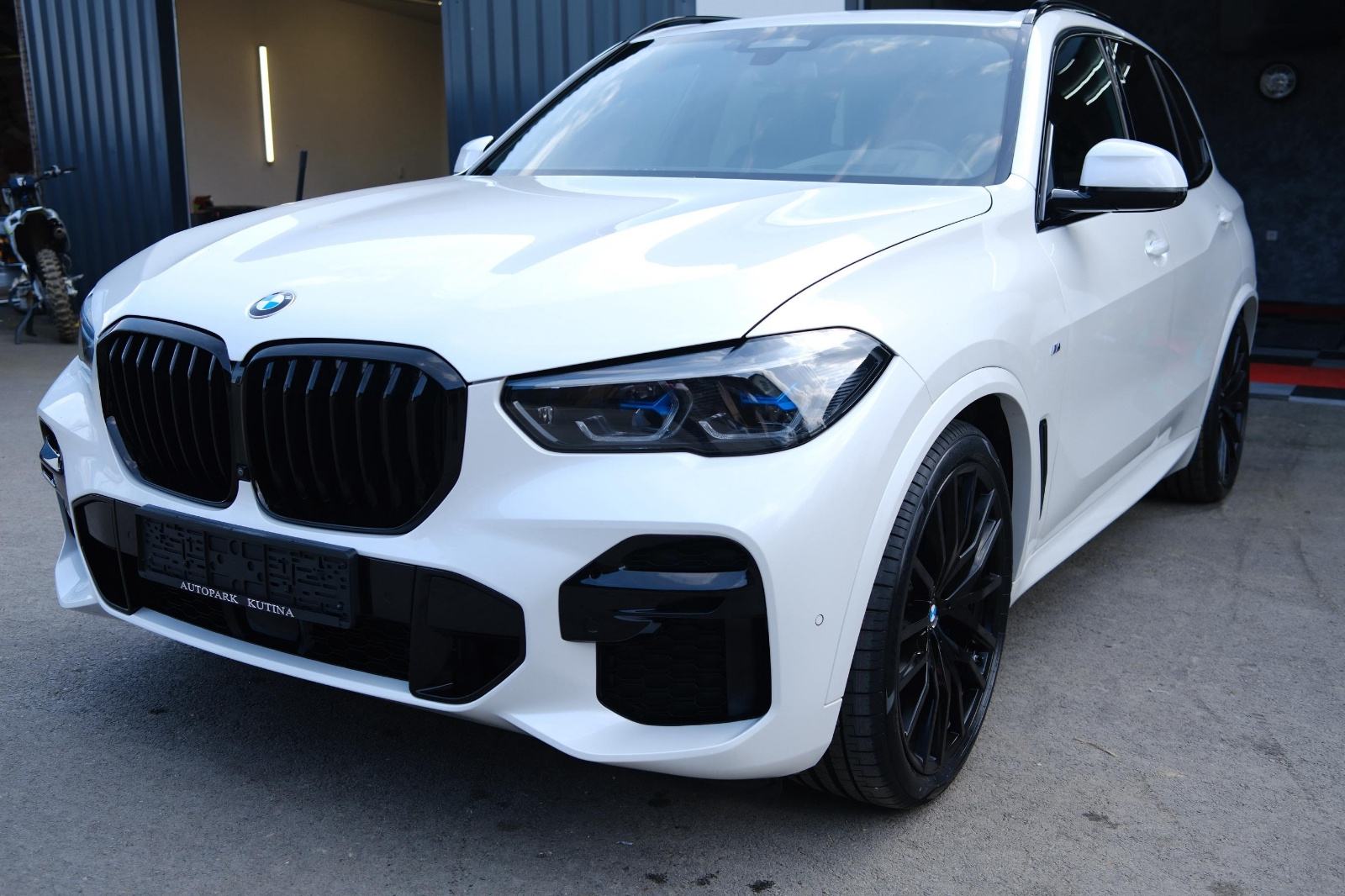 BMW X5 xDrive30d M Head up,laser,22",zračni ovjes,kamera,panorama, fotografija 5
