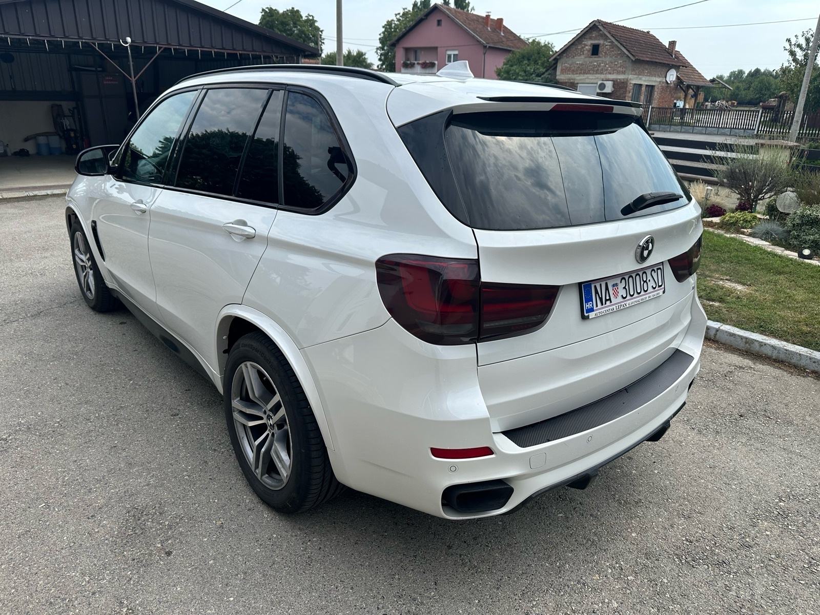 BMW X5 M ,3.0 perla bijela, fotografija 3