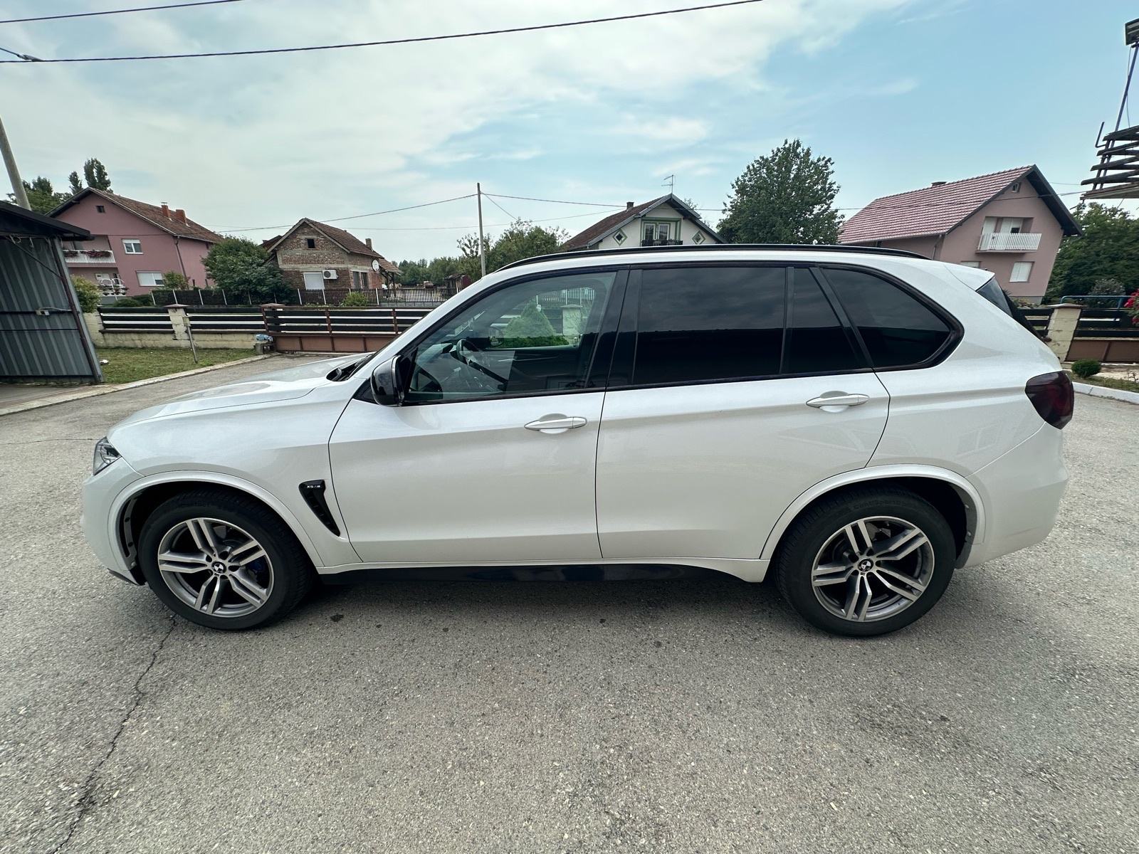 BMW X5 M ,3.0 perla bijela, fotografija 4