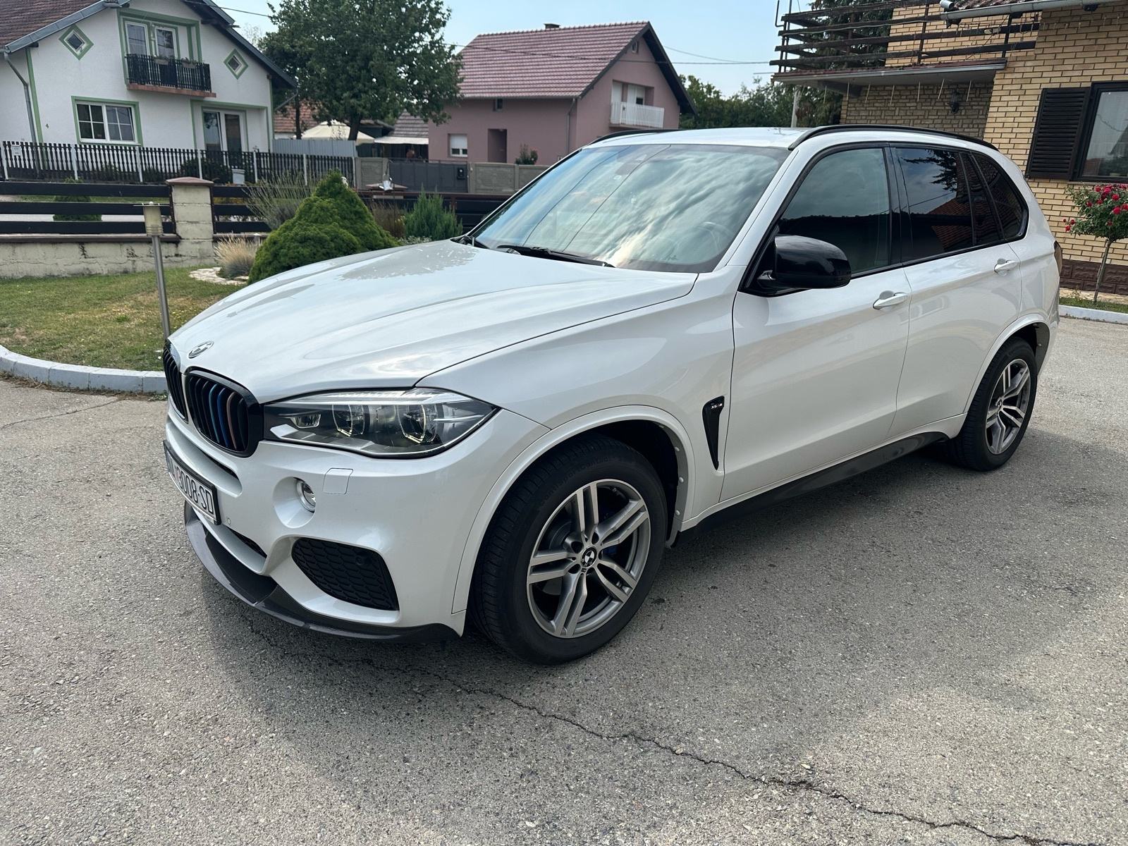 BMW X5 M ,3.0 perla bijela, fotografija 5