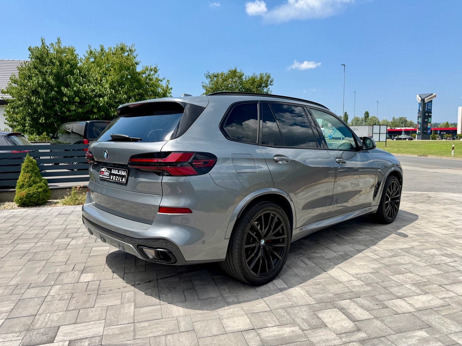 BMW X5 xDrive30d M SPORT-ICONIC GLOW-PANO-ALU 22”-U PDV-U, fotografija 4