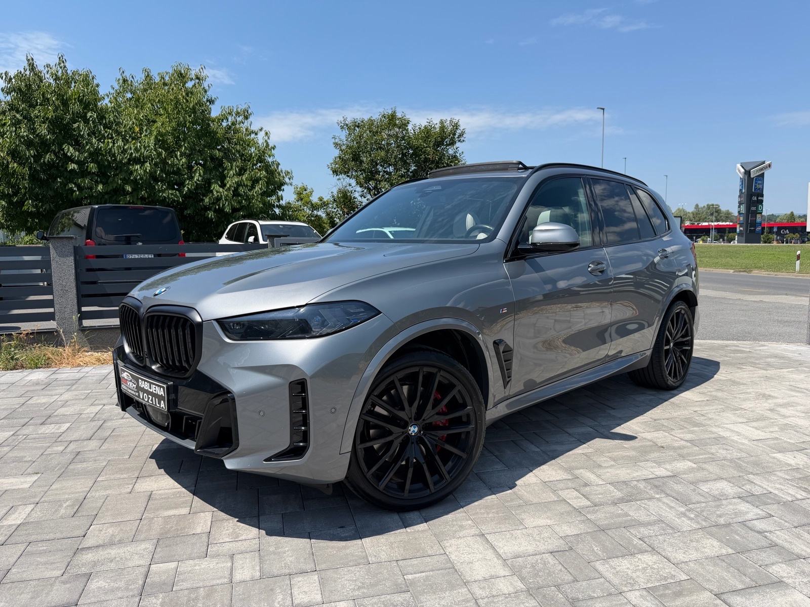 BMW X5 xDrive30d M SPORT-ICONIC GLOW-PANO-ALU 22”-U PDV-U, fotografija 3
