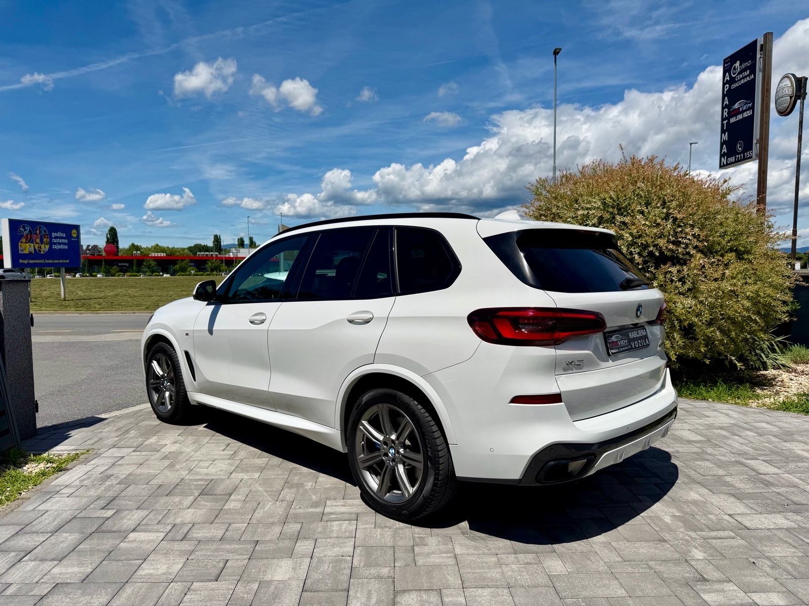 BMW X5 xDrive 40d-M SPORT-PANORAMA-TV- 2023 G.-U PDV-U, pogled izvana - slika 2