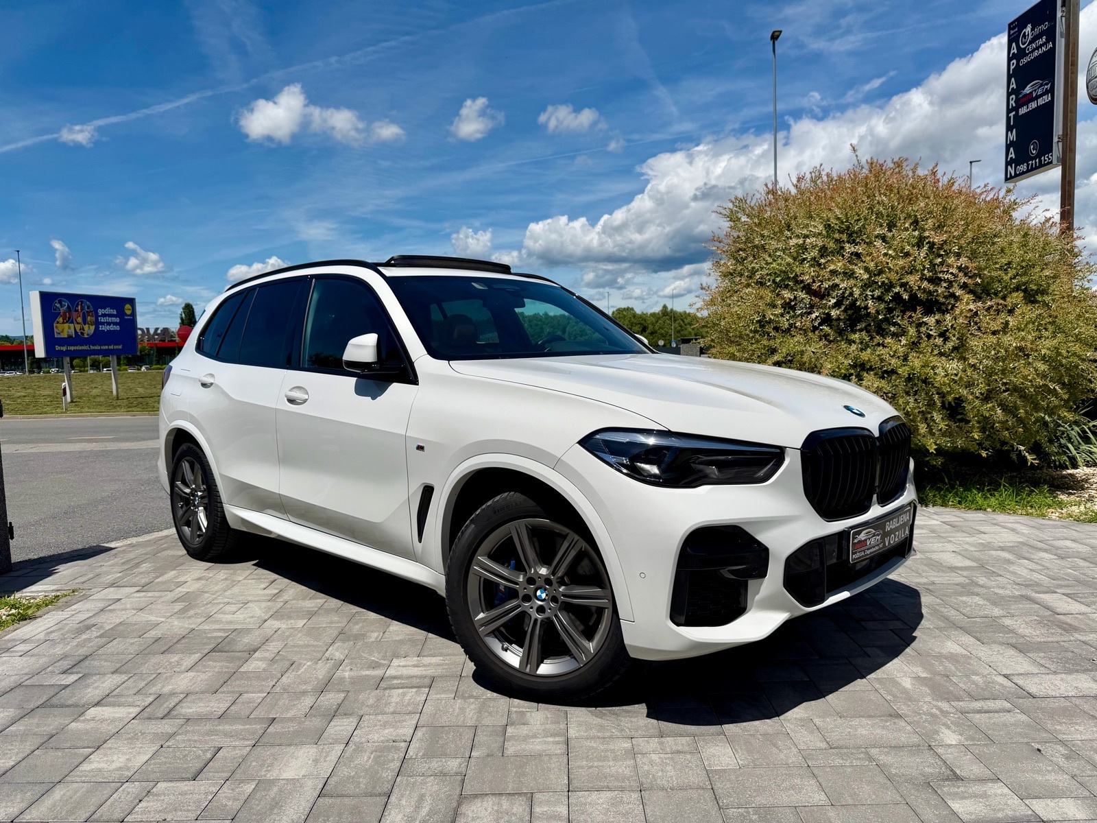 BMW X5 xDrive 40d-M SPORT-PANORAMA-TV- 2023 G.-U PDV-U, pogled izvana - slika 3