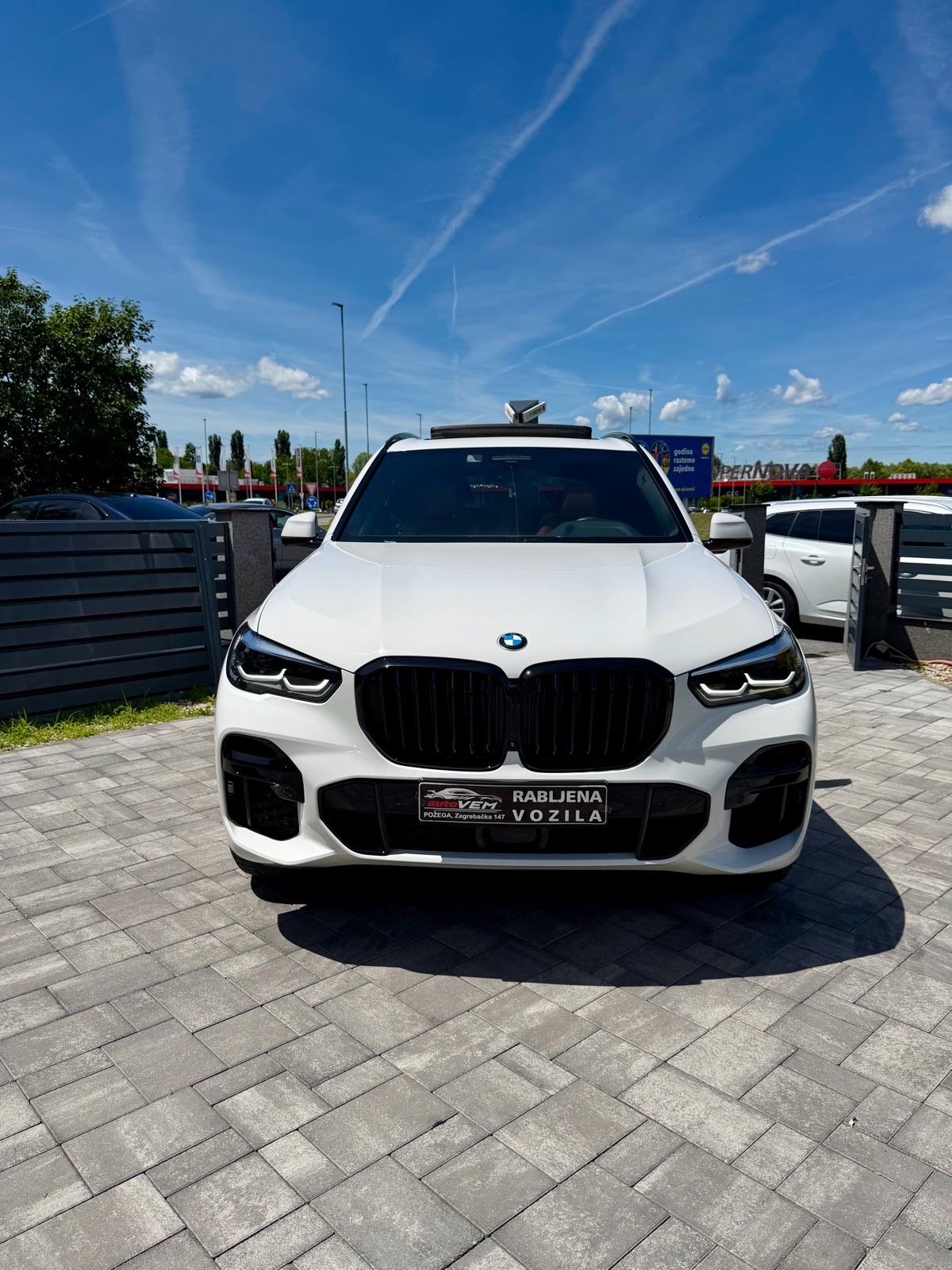 BMW X5 xDrive 40d-M SPORT-PANORAMA-TV- 2023 G.-U PDV-U, pogled izvana - slika 5