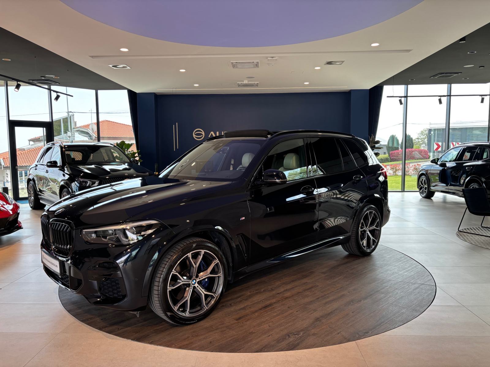 BMW X5 xDrive30d M-Sport - panorama, alu 21'', adaptivni tempomat, pogled izvana - slika 1