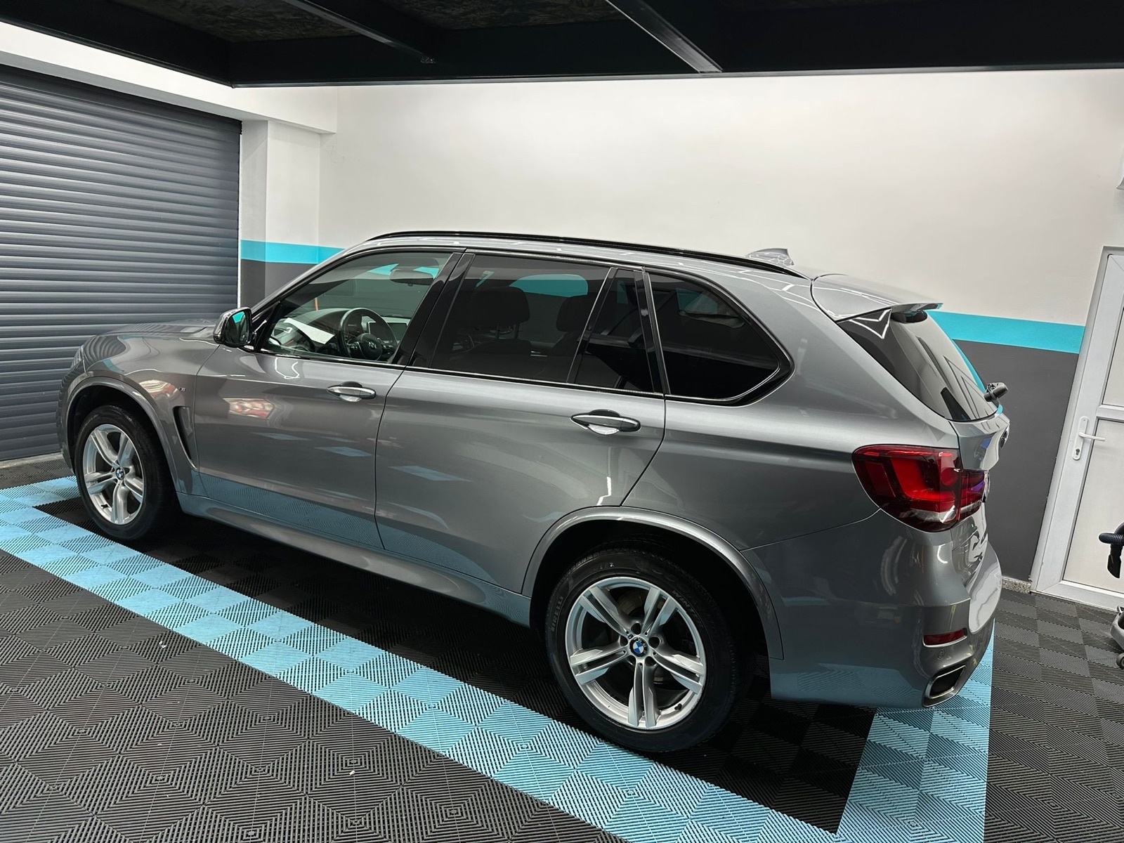 BMW X5 xDrive40d u M opremi, fotografija 7
