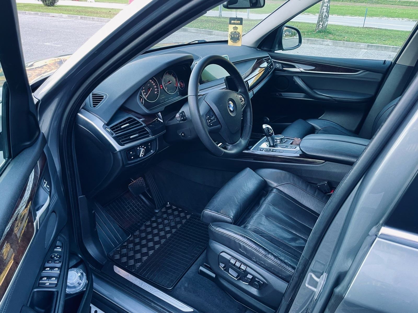 BMW X5 xDrive40d, savršeno stanje, uredno servisiran,..., fotografija 7