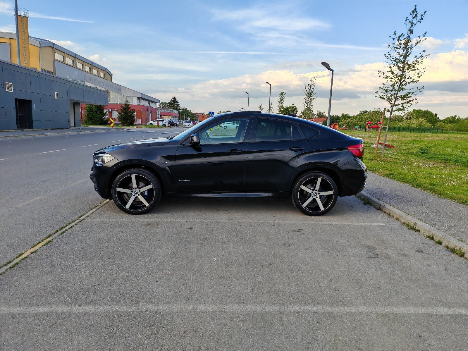 BMW X6 3.0d xDrive,M-paket,2017,servisna knjiga,alu 22",moguca zamjena, fotografija 12