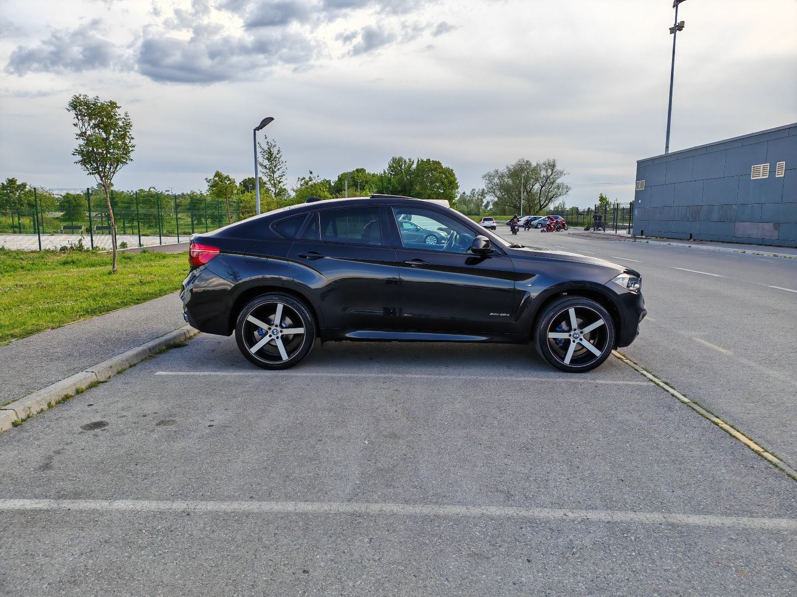 BMW X6 3.0d xDrive,M-paket,2017,servisna knjiga,alu 22",moguca zamjena, fotografija 11