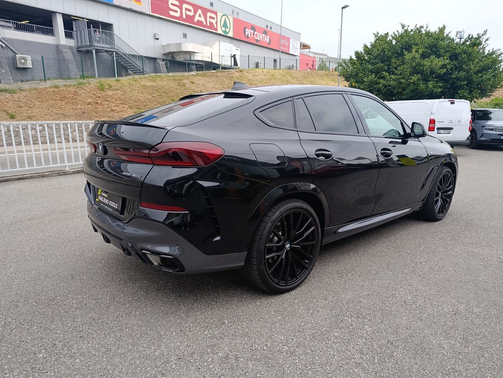 BMW X6 xDrive30d M-Sport, panoramski krov, koža, virtual kokpit, fotografija 5