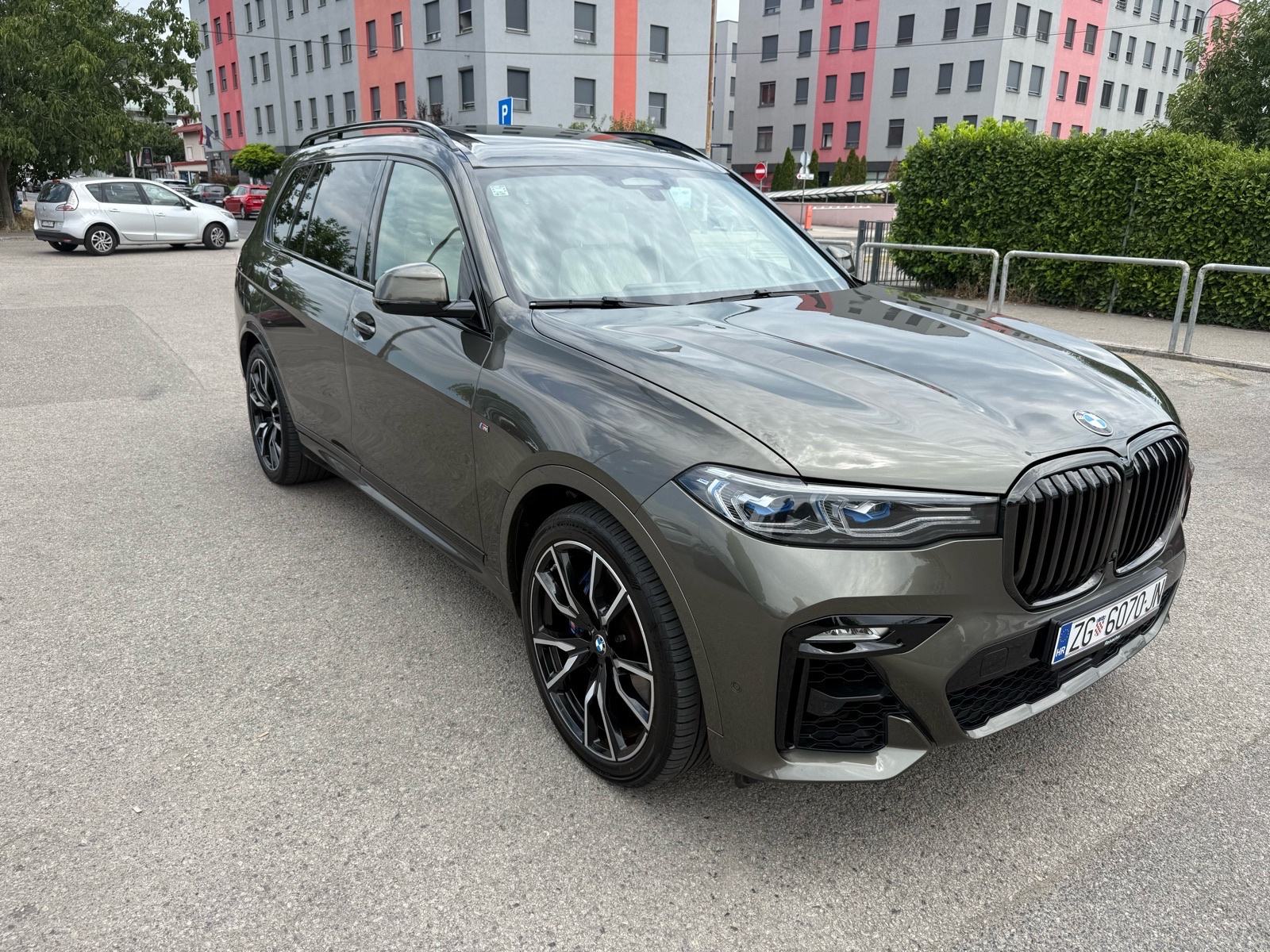 BMW X7 xDrive40d (može zamjena za radove i građevinski materijal), fotografija 1