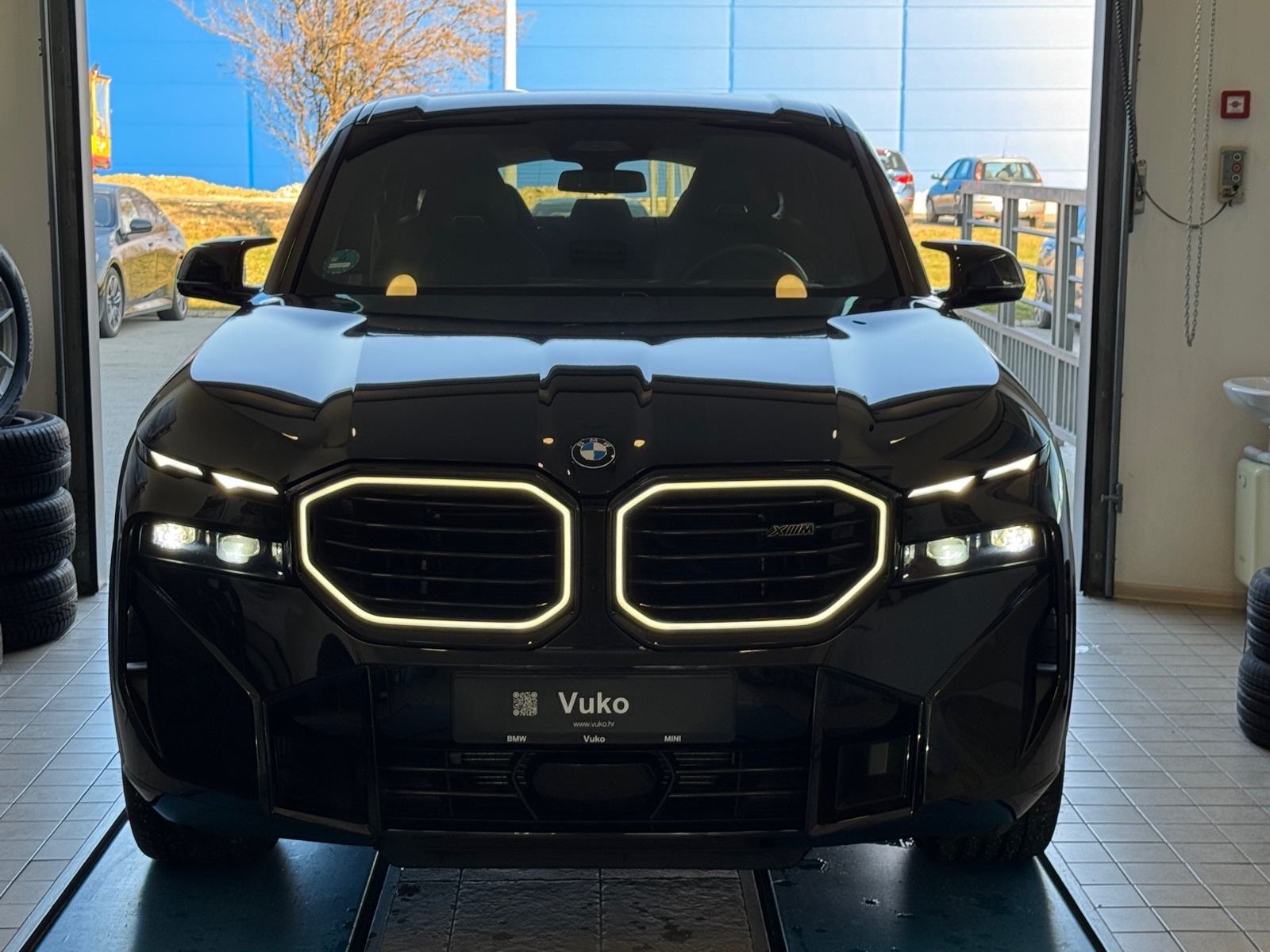 BMW XM Sportautomatic, pogled izvana - slika 2