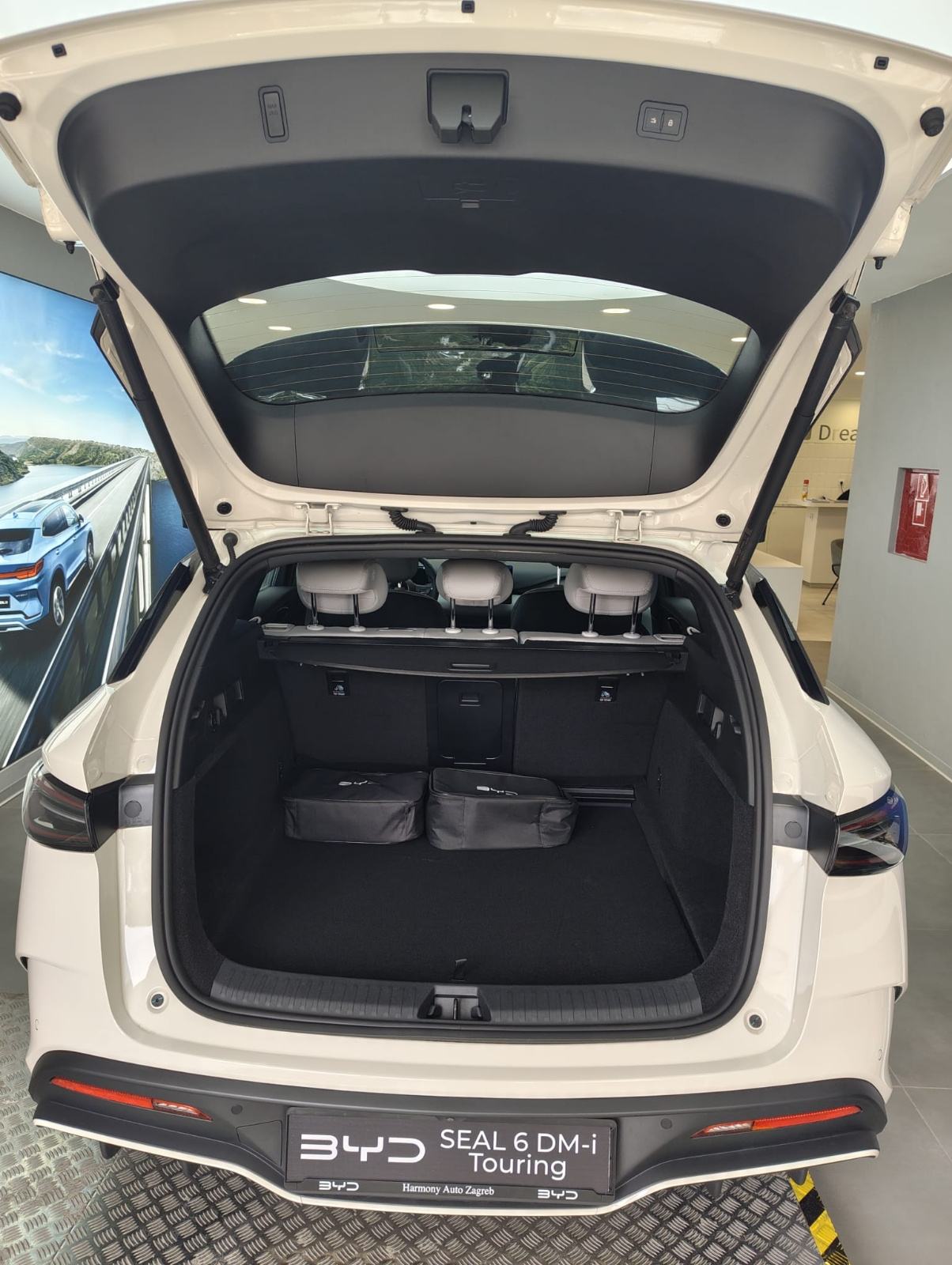 BYD Seal 6 DM-i Touring automatik, fotografija 8