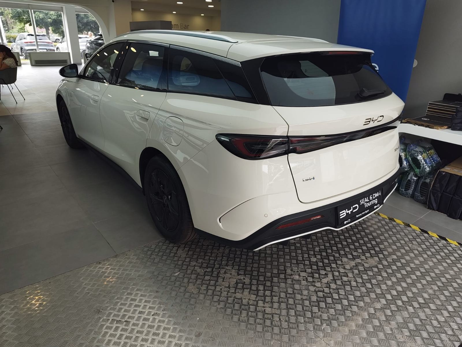 BYD Seal 6 DM-i Touring automatik, fotografija 4