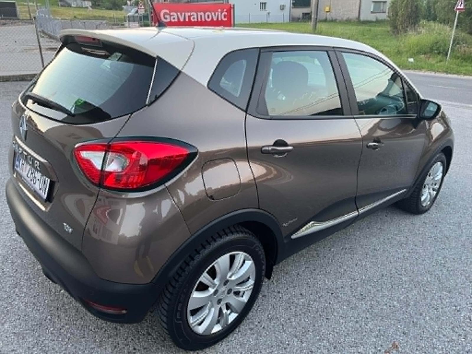 CAPTUR TCE 90 KS..LIMITED OPREMA..! SAMO 71 200 KM.NOV NOVCAT..!!, pogled izvana - slika 4