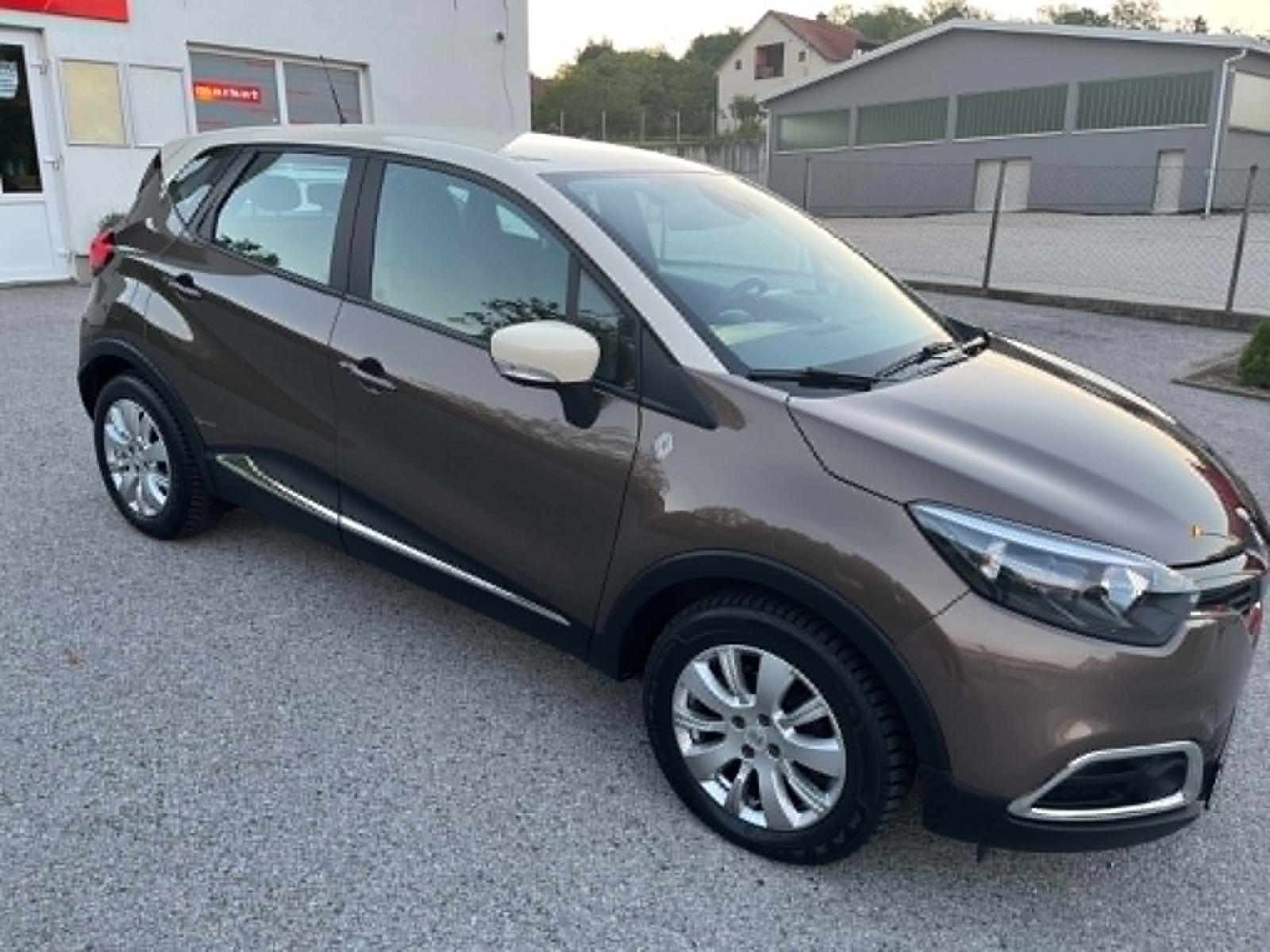 CAPTUR TCE 90 KS..LIMITED OPREMA..! SAMO 71 200 KM.NOV NOVCAT..!!, pogled izvana - slika 2