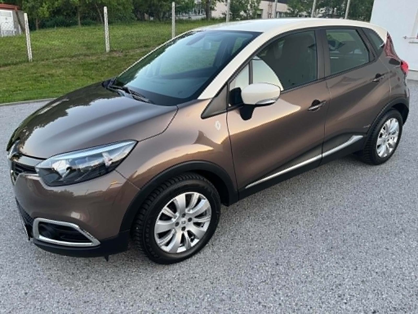 CAPTUR TCE 90 KS..LIMITED OPREMA..! SAMO 71 200 KM.NOV NOVCAT..!!, pogled izvana - slika 1