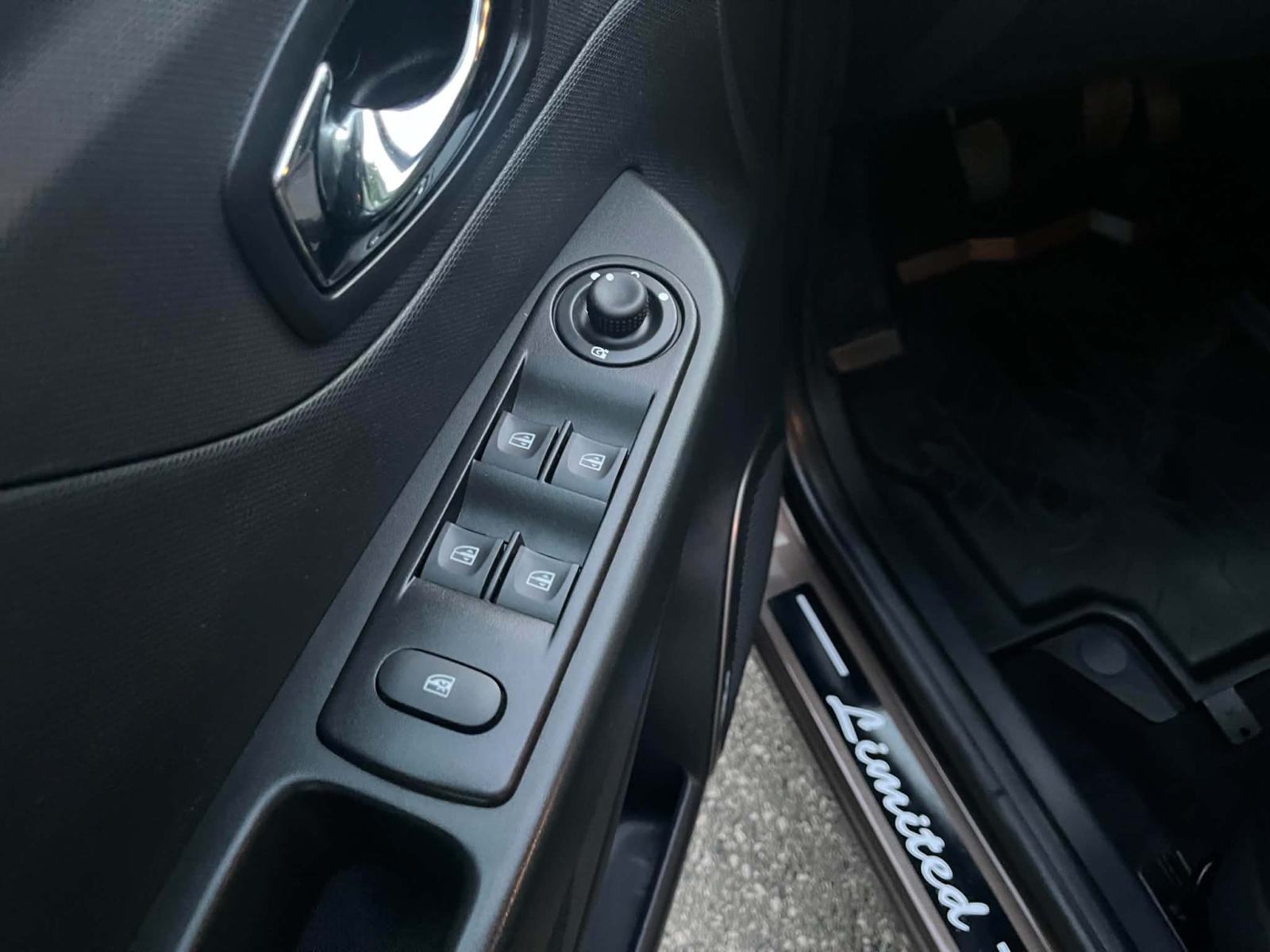 CAPTUR TCE 90 KS..LIMITED OPREMA..! SAMO 71 200 KM.NOV NOVCAT..!!, fotografija 17