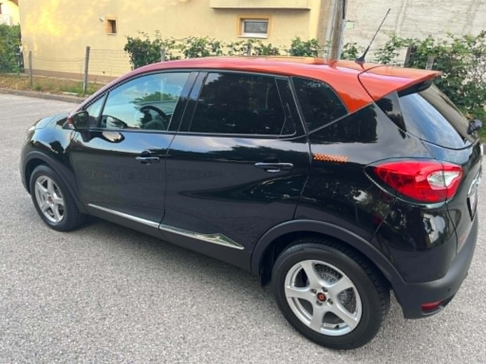 CAPTUR TCE 90 KS.. ..ORANGE DESIGNE SPORT. !!,,BEZ OŠTEČENJA !!, pogled izvana - slika 4
