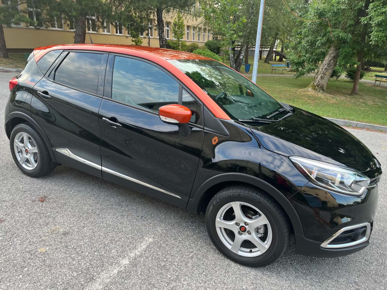 CAPTUR TCE 90 KS.. ..ORANGE DESIGNE SPORT. !!,,BEZ OŠTEČENJA !!, pogled izvana - slika 2