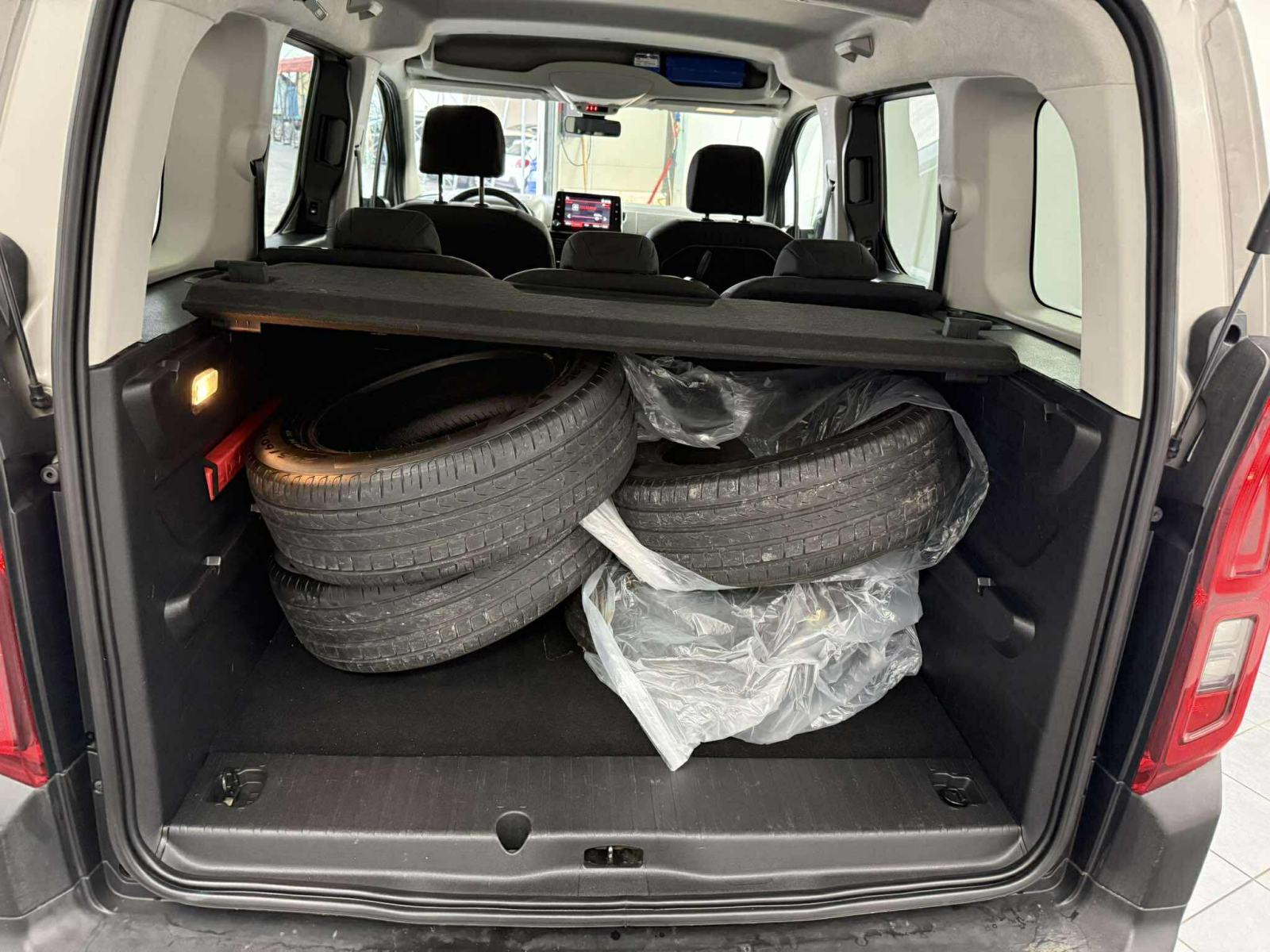 Citroën Berlingo BlueHDi 96 kw.NAVI.PDC. AUTOMATIK.SLOVENSKI+4 GUME, fotografija 13