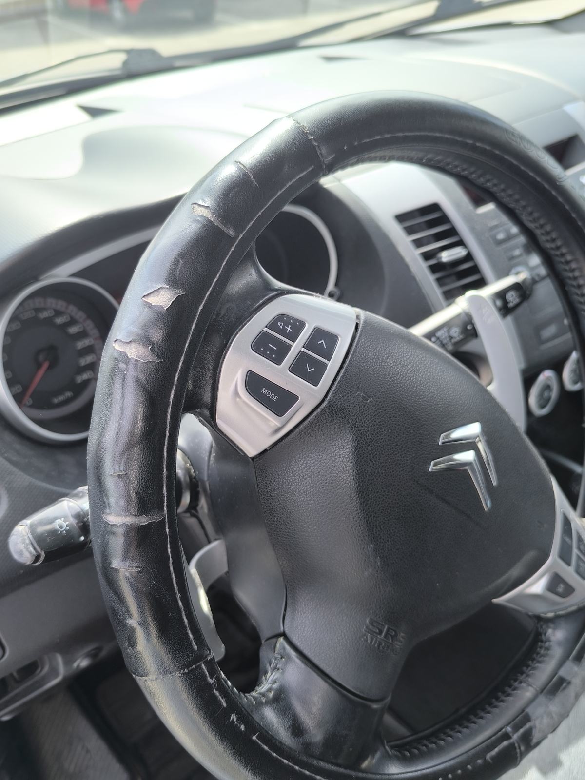 Citroën C-Crosser 2.4 16V automatik, fotografija 11