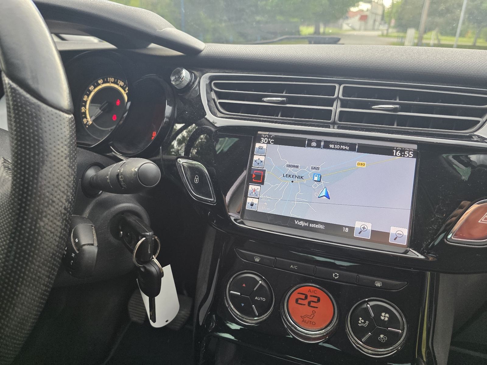 Citroën C3 1.2 exclusive ,navi,parking senzori,garancija, fotografija 7