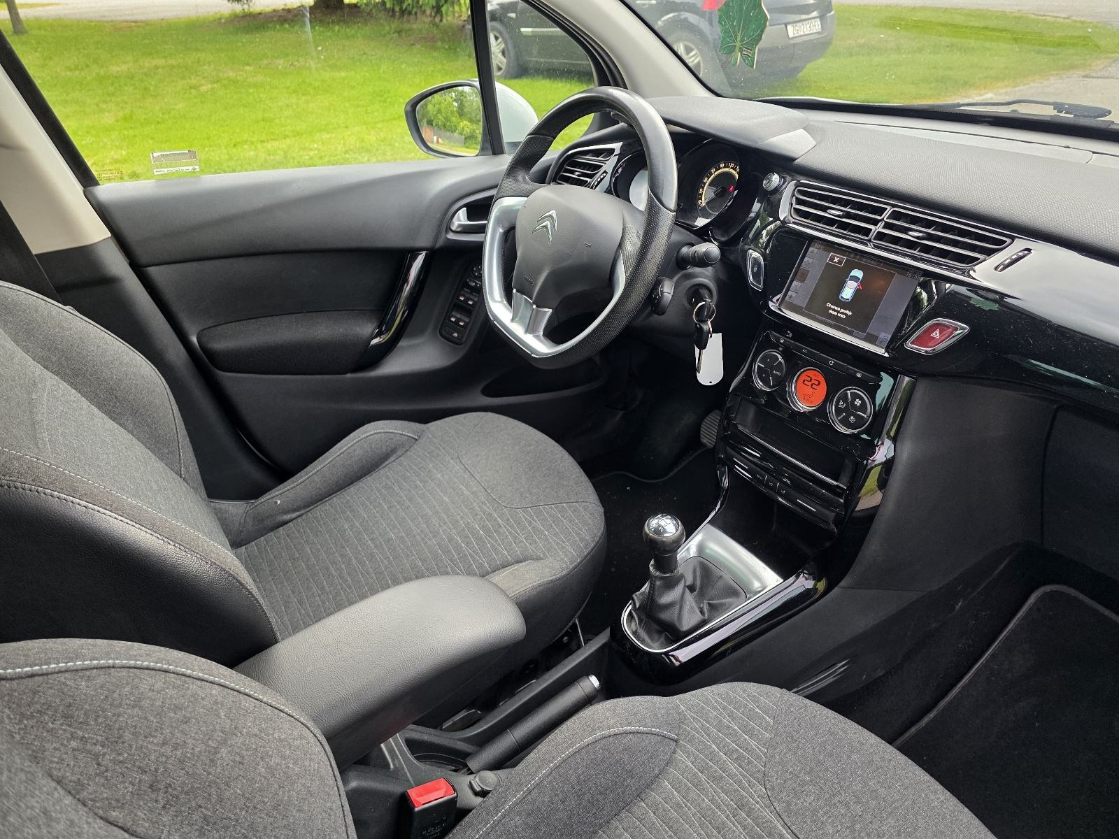 Citroën C3 1.2 exclusive ,navi,parking senzori,garancija, fotografija 6