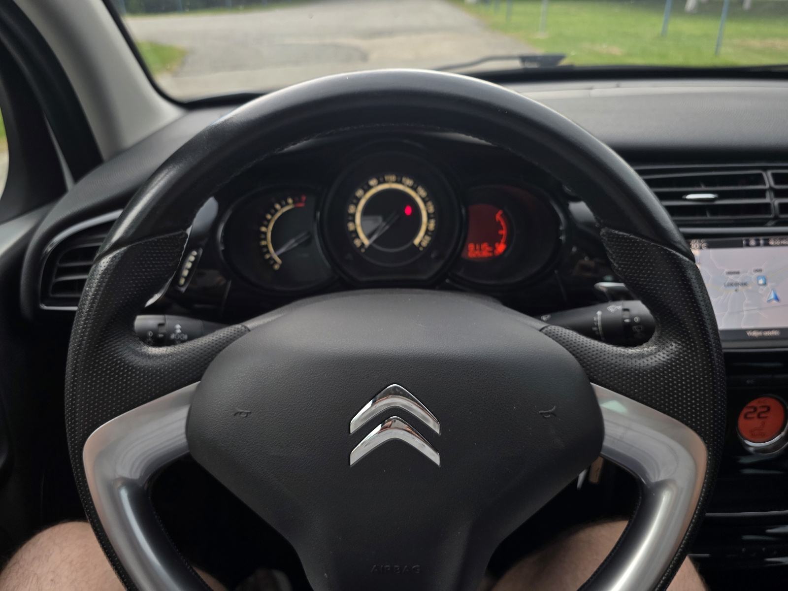 Citroën C3 1.2 exclusive ,navi,parking senzori,garancija, fotografija 8