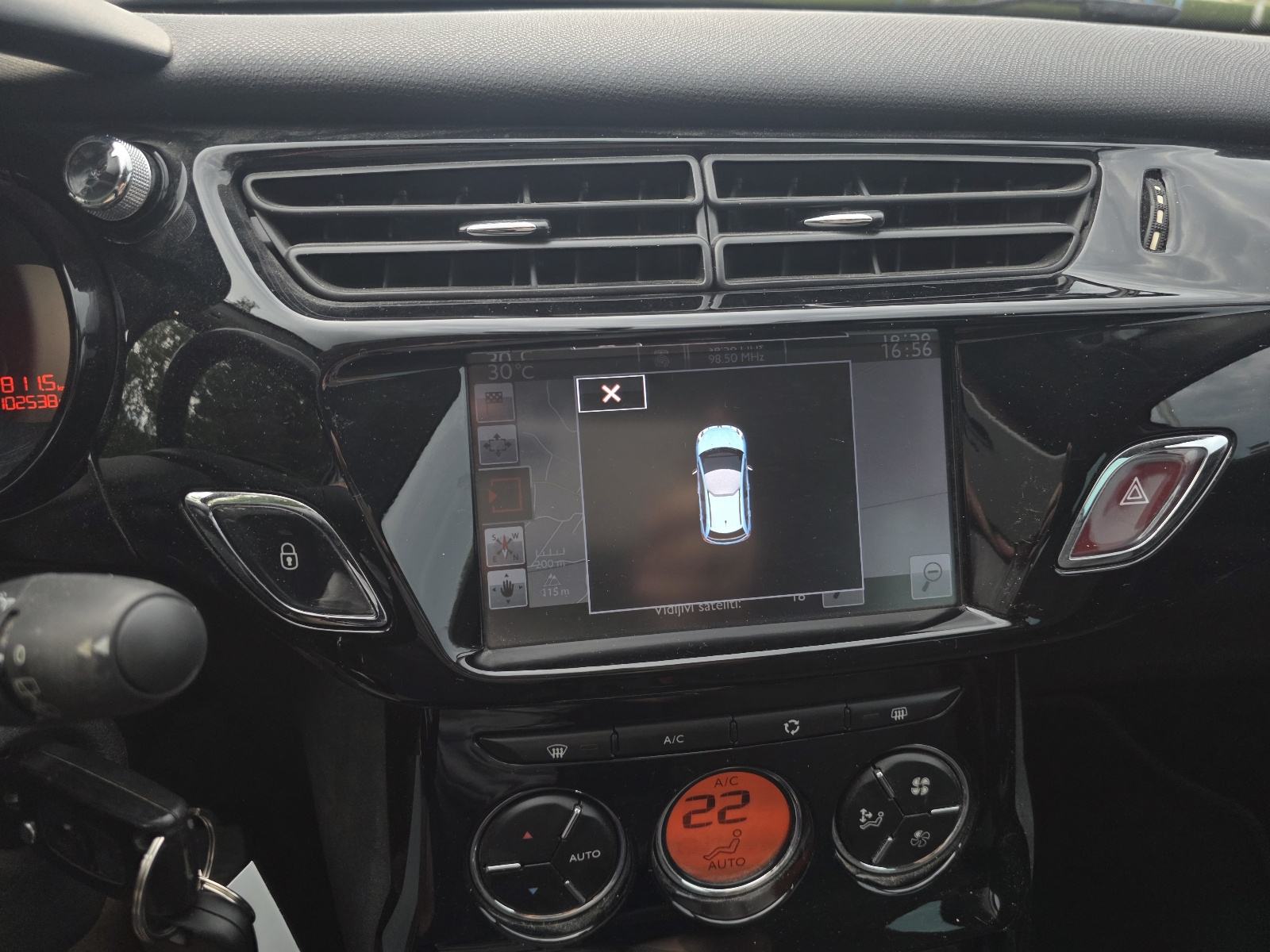 Citroën C3 1.2 exclusive ,navi,parking senzori,garancija, fotografija 10
