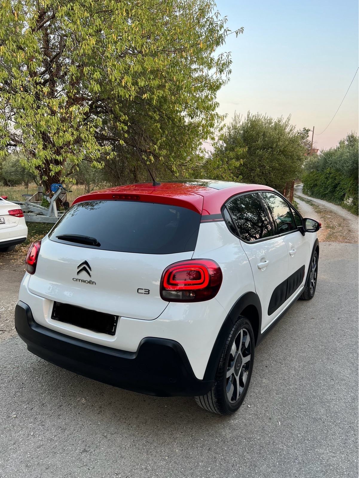 Citroën C3 1,2 PureTech SHINE, fotografija 3