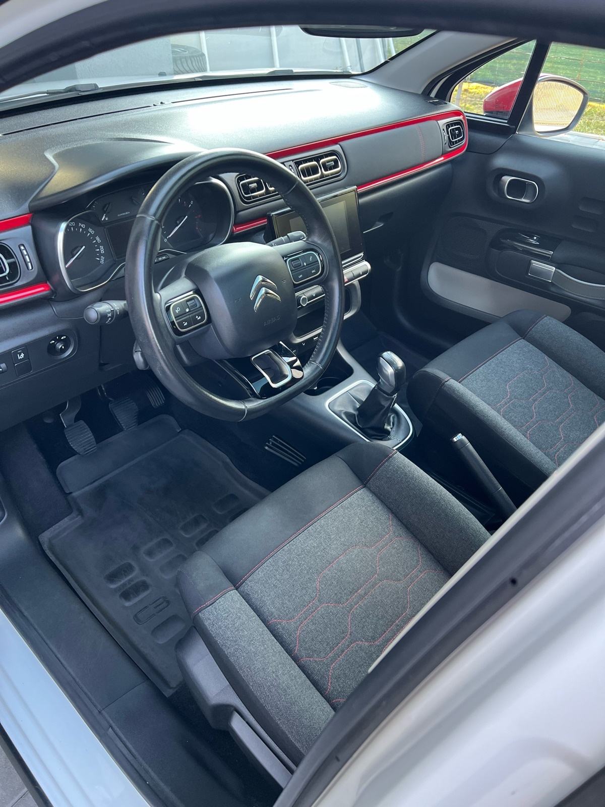 Citroën C3 1,2 PureTech SHINE, fotografija 11