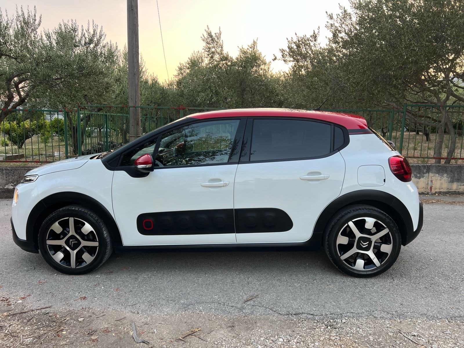 Citroën C3 1,2 PureTech SHINE, fotografija 8