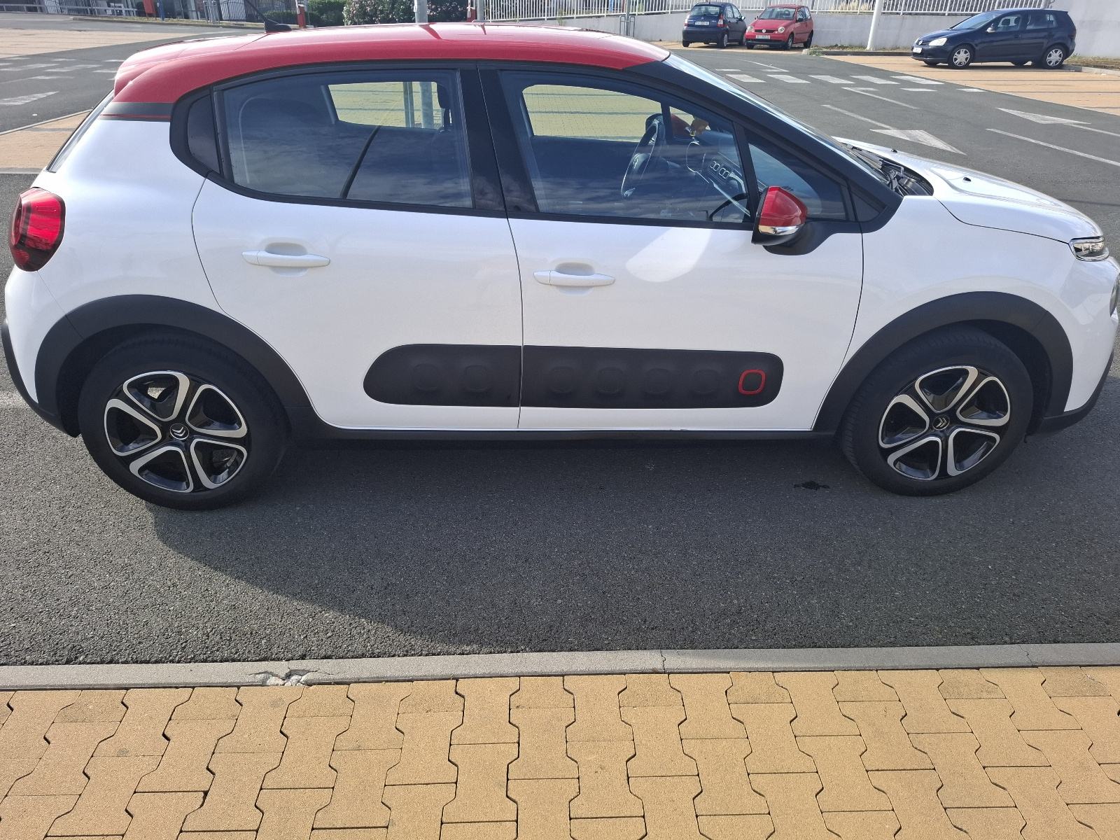 Citroën C3 1.2,1.vl,nove gume-diskovi-pločice,servisna knjizica, fotografija 2