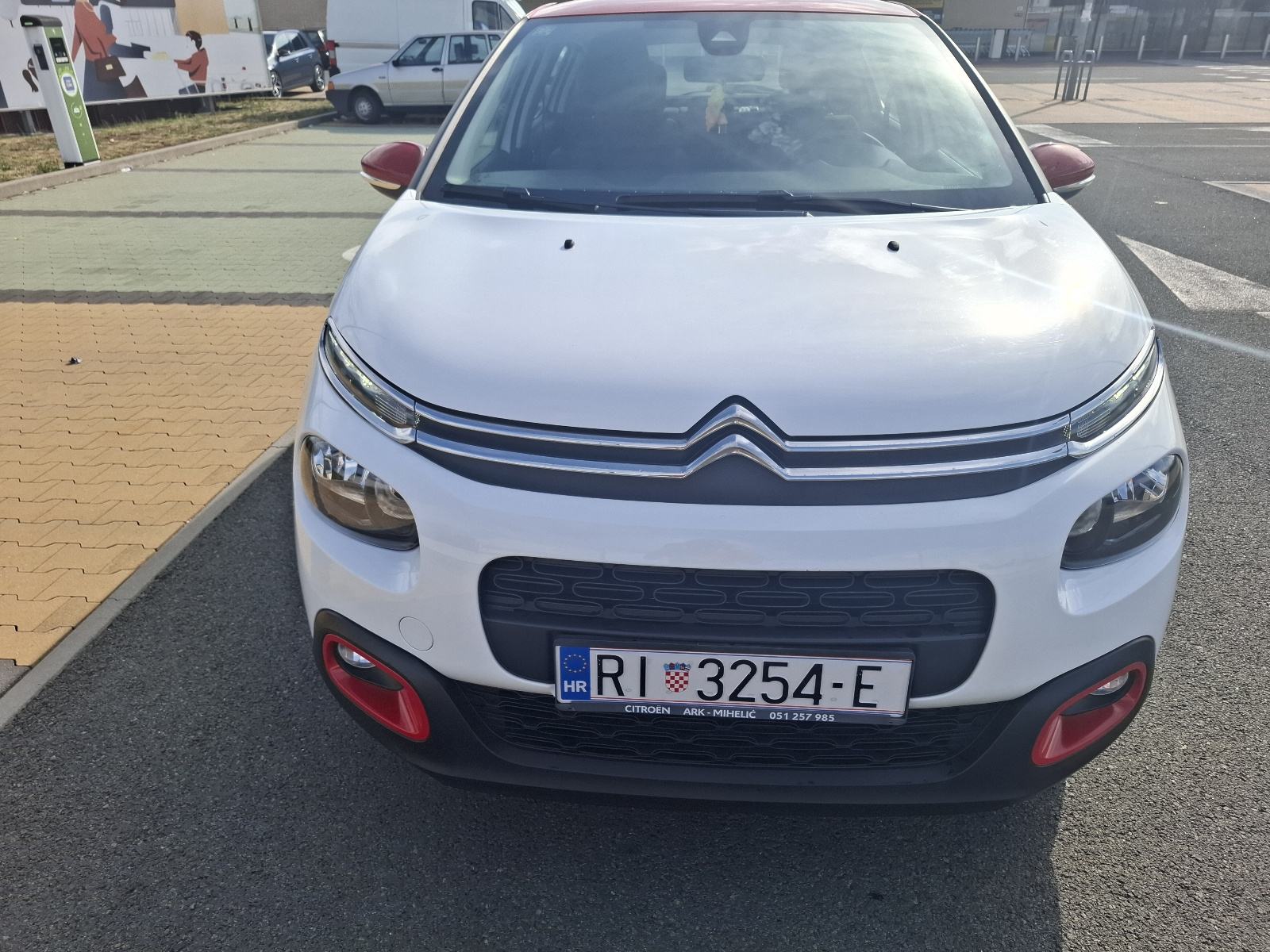 Citroën C3 1.2,1.vl,nove gume-diskovi-pločice,servisna knjizica, fotografija 4