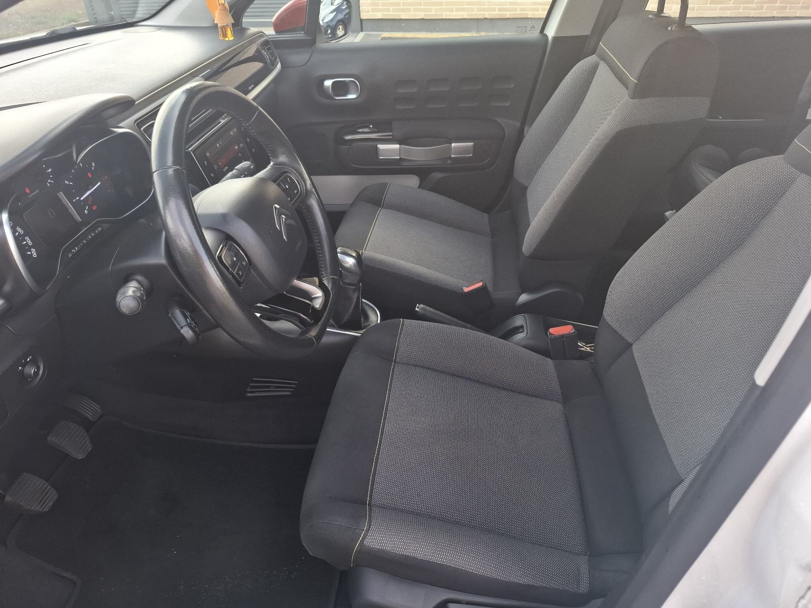 Citroën C3 1.2,1.vl,nove gume-diskovi-pločice,servisna knjizica, fotografija 6