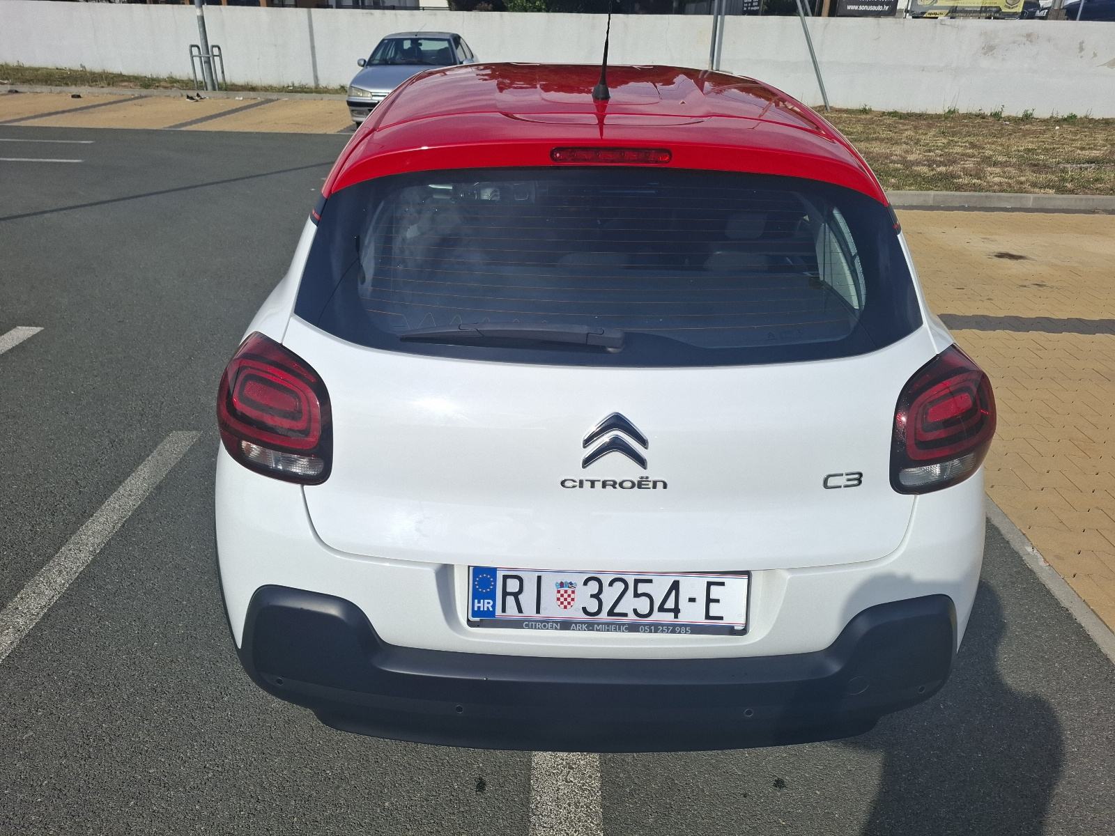 Citroën C3 1.2,1.vl,nove gume-diskovi-pločice,servisna knjizica, fotografija 5