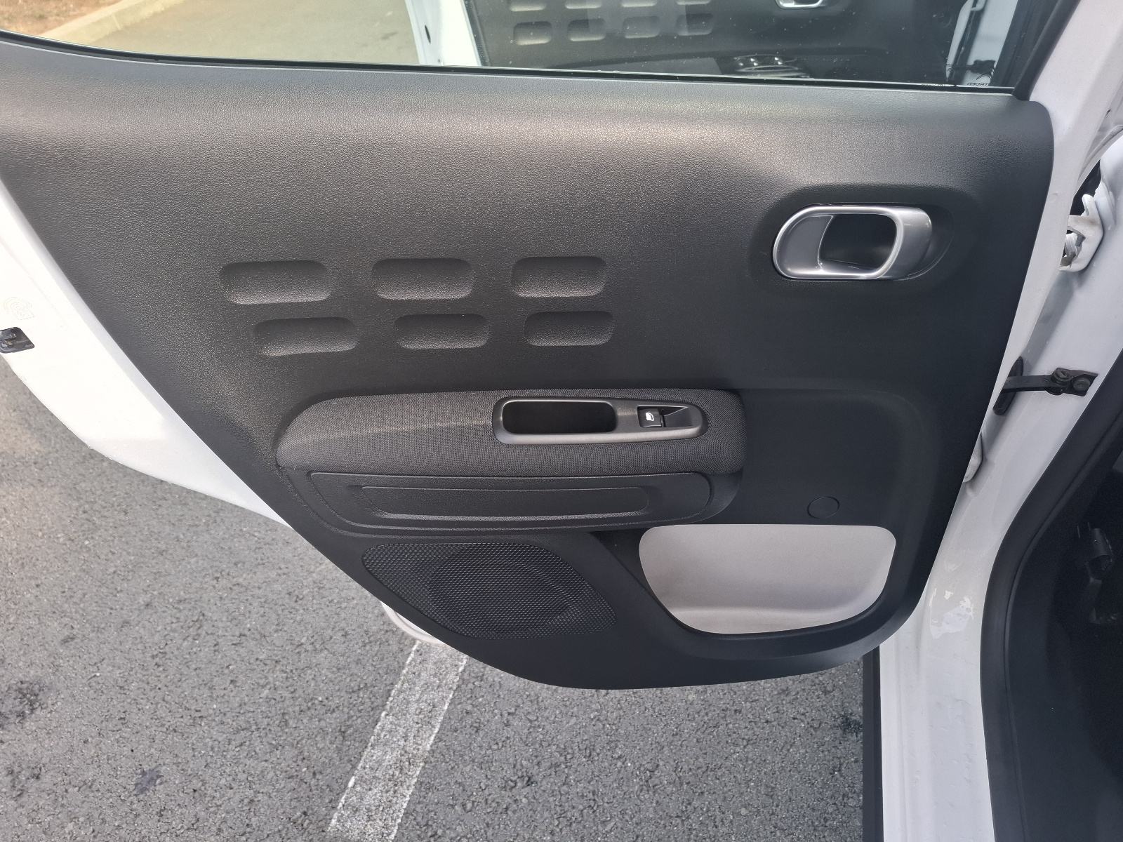 Citroën C3 1.2,1.vl,nove gume-diskovi-pločice,servisna knjizica, fotografija 7