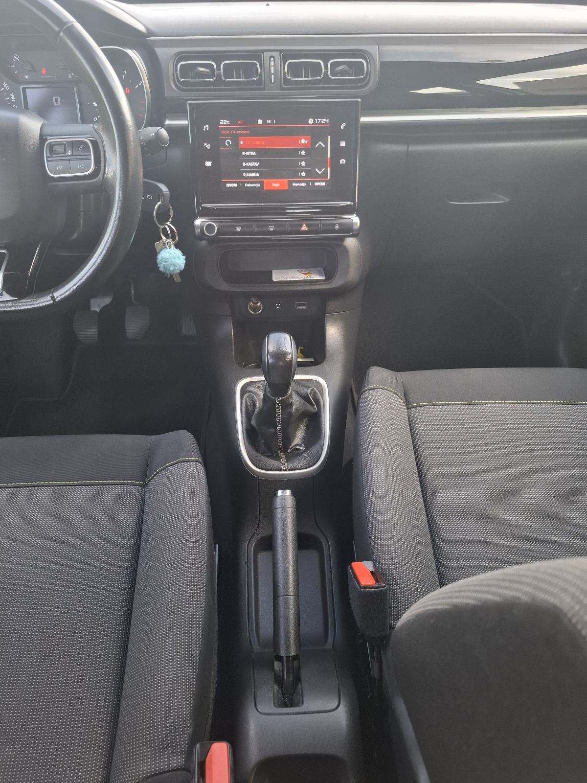 Citroën C3 1.2,1.vl,nove gume-diskovi-pločice,servisna knjizica, fotografija 9